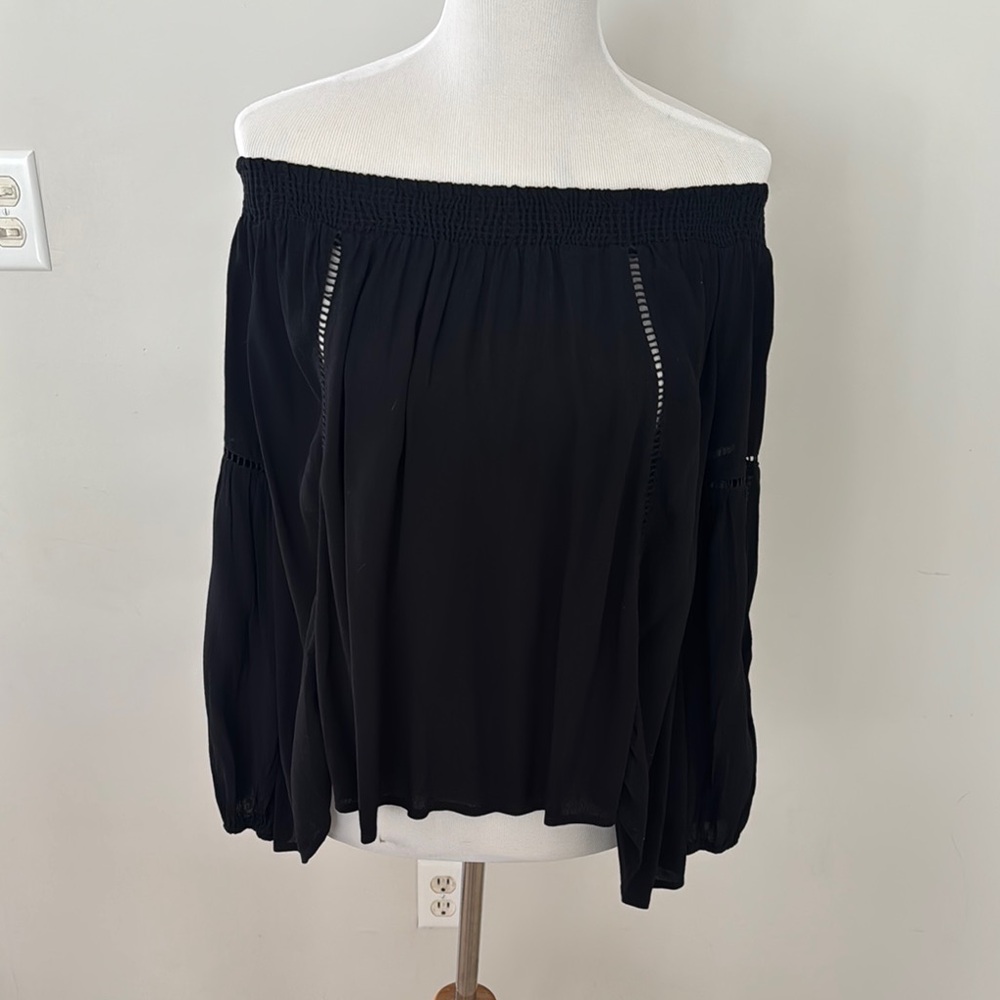 🛑CLEARANCE 🛑 Black Off-Shoulder Women's Top